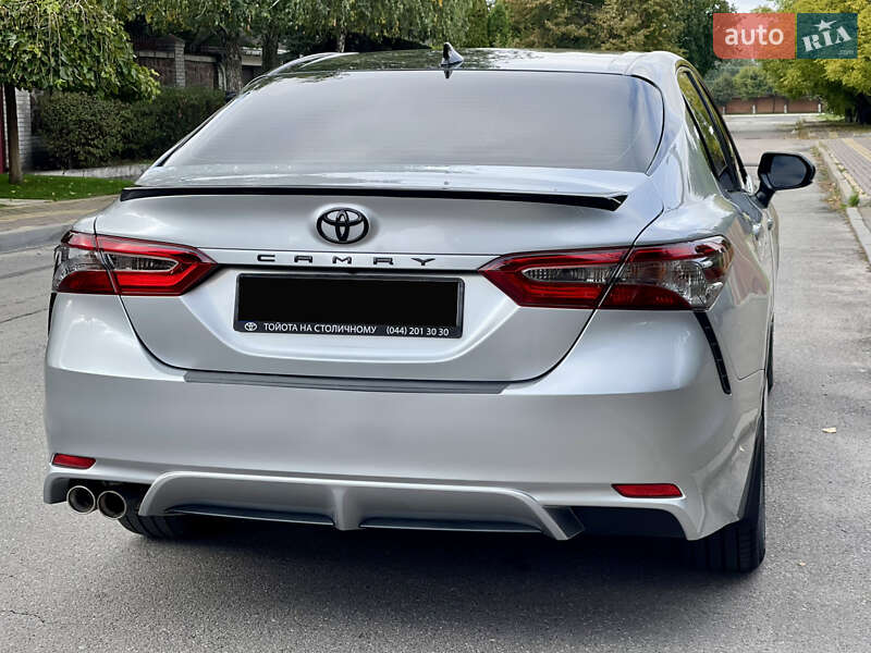 Седан Toyota Camry 2020 в Киеве