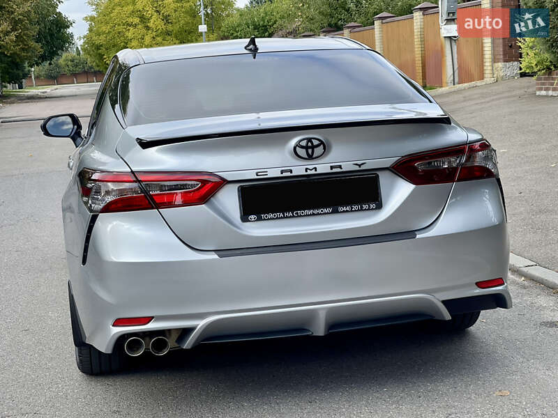 Седан Toyota Camry 2020 в Киеве