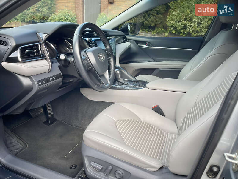 Седан Toyota Camry 2020 в Киеве