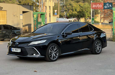 Седан Toyota Camry 2022 в Дніпрі