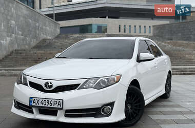 Седан Toyota Camry 2012 в Харькове