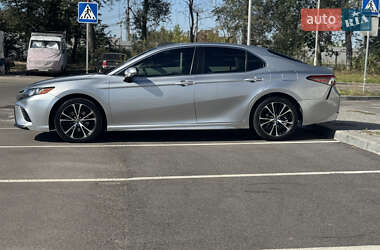 Седан Toyota Camry 2017 в Виннице