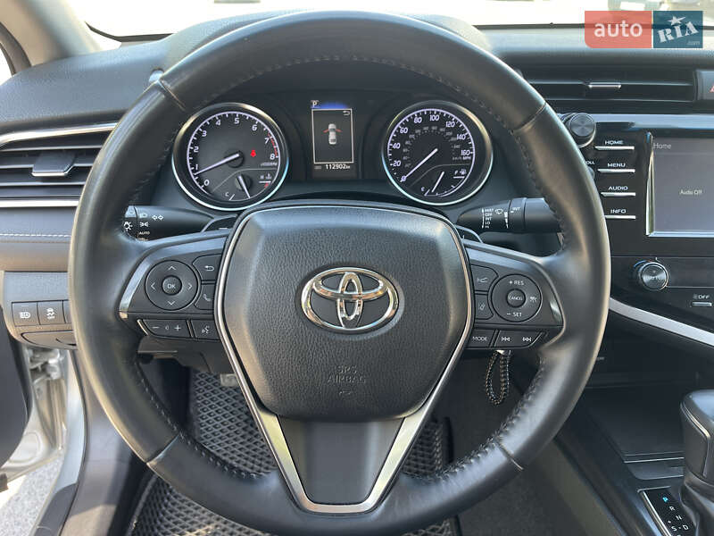 Седан Toyota Camry 2017 в Виннице