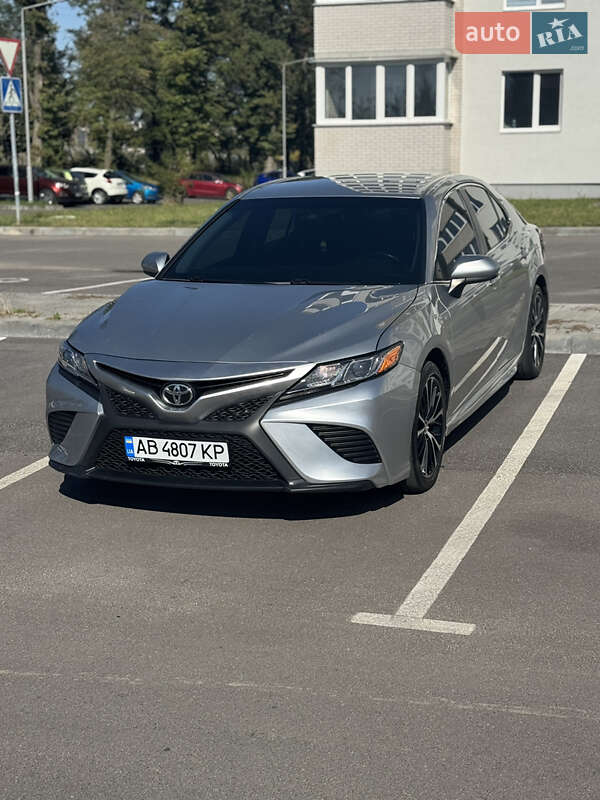 Седан Toyota Camry 2017 в Виннице