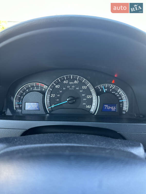 Седан Toyota Camry 2013 в Івано-Франківську