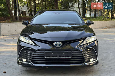 Седан Toyota Camry 2023 в 