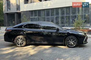 Седан Toyota Camry 2023 в 