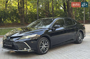 Седан Toyota Camry 2023 в 