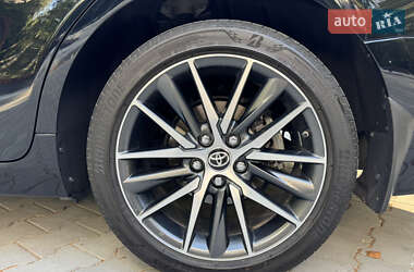 Седан Toyota Camry 2023 в 