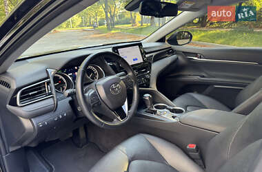 Седан Toyota Camry 2023 в 
