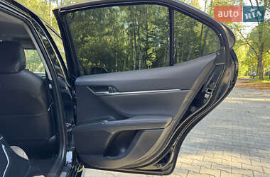 Седан Toyota Camry 2023 в 
