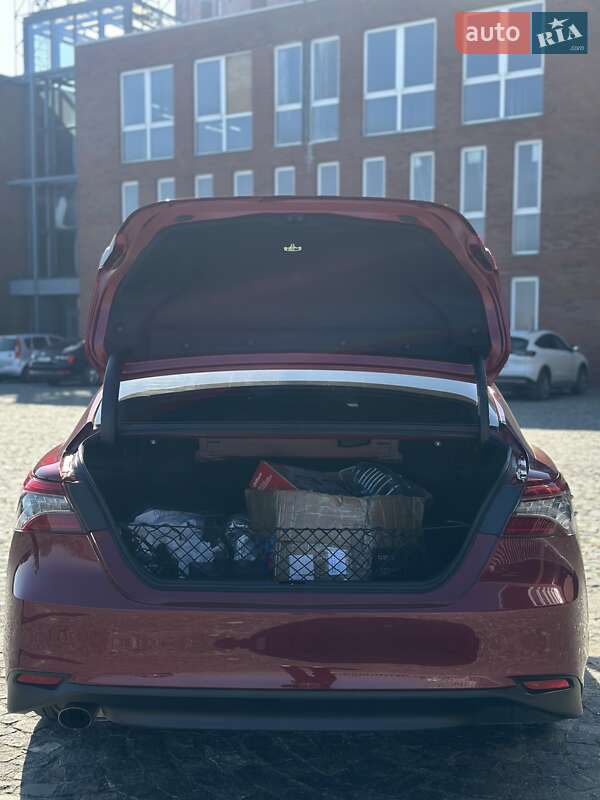 Седан Toyota Camry 2020 в Днепре