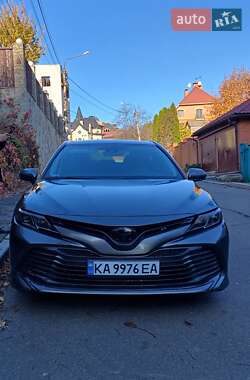 Седан Toyota Camry 2019 в Киеве