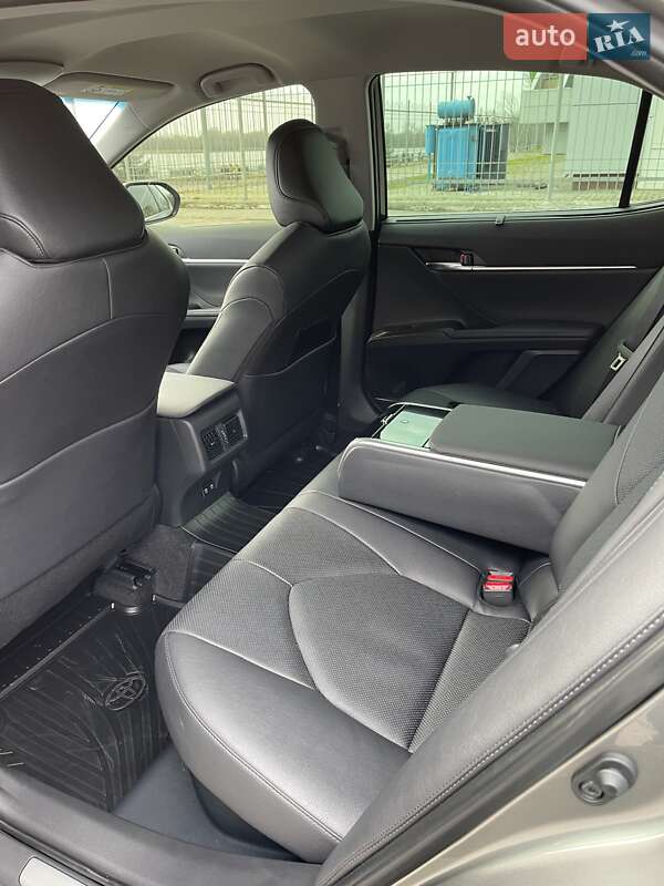 Седан Toyota Camry 2021 в Кременчуге