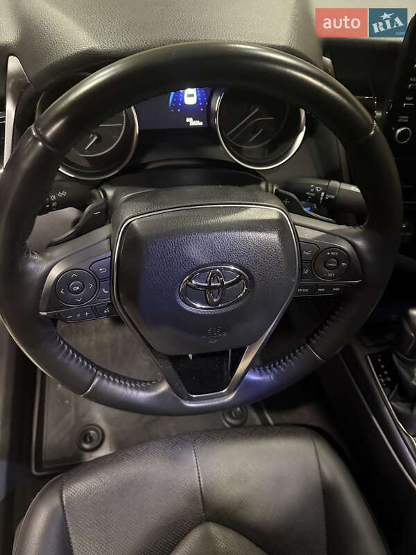 Седан Toyota Camry 2021 в Кременчуге