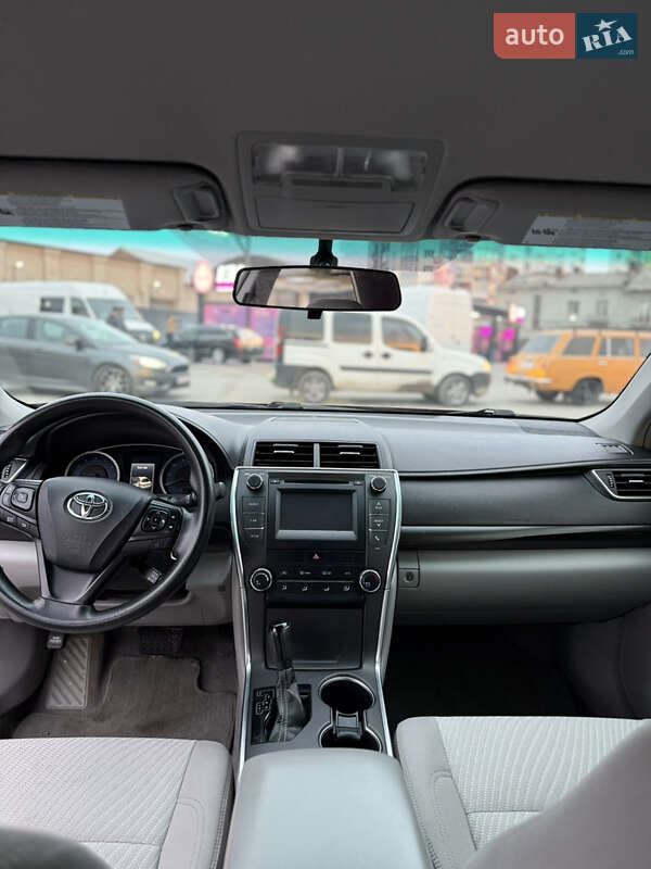 Седан Toyota Camry 2017 в Львові