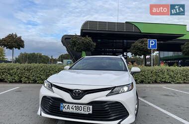 Седан Toyota Camry 2018 в Киеве