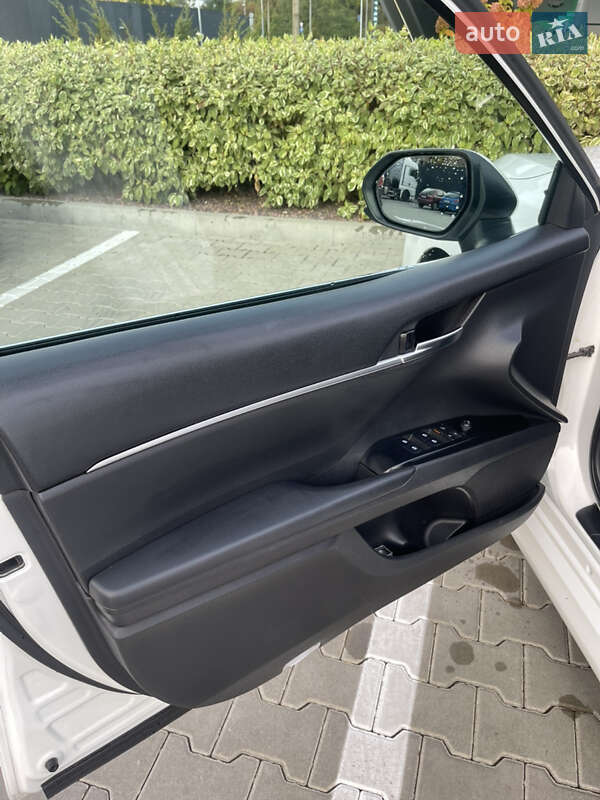 Седан Toyota Camry 2018 в Києві