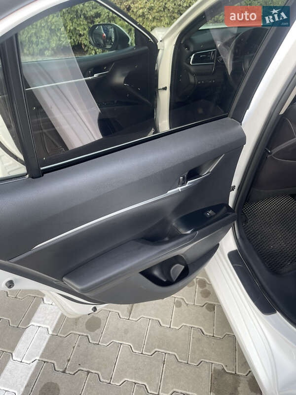 Седан Toyota Camry 2018 в Києві