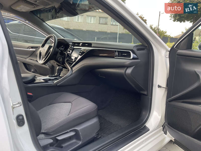 Седан Toyota Camry 2018 в Києві