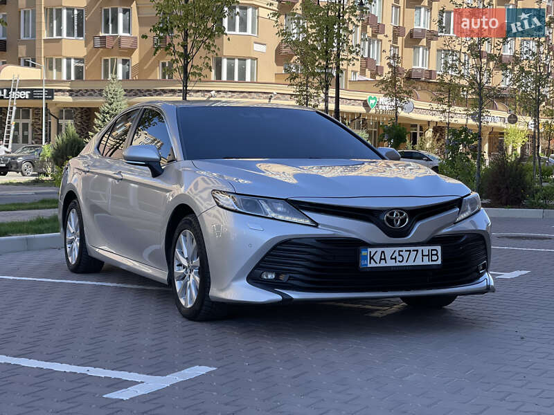 Toyota Camry 2019