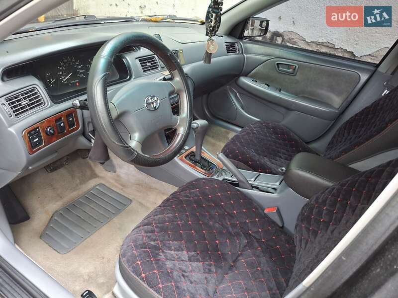 Седан Toyota Camry 2000 в Одесі