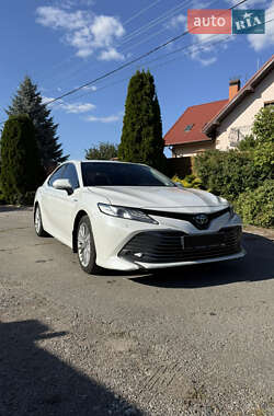 Седан Toyota Camry 2020 в Киеве