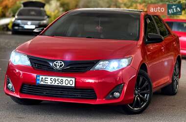 Седан Toyota Camry 2013 в Кривом Роге
