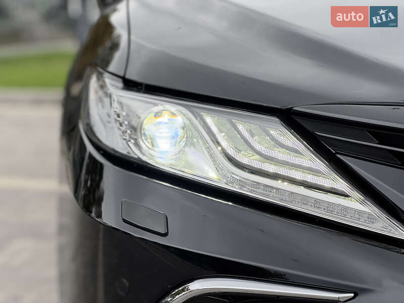 Седан Toyota Camry 2021 в Днепре