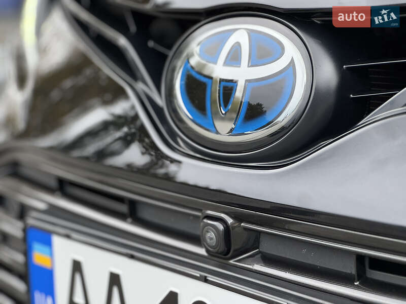 Седан Toyota Camry 2021 в Днепре