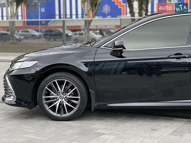 Седан Toyota Camry 2021 в Днепре