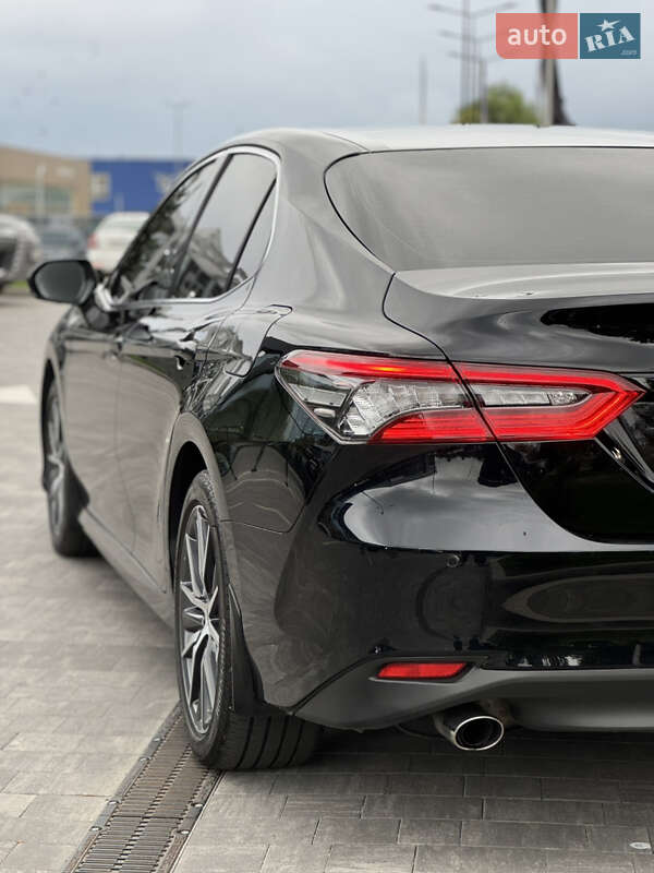 Седан Toyota Camry 2021 в Днепре