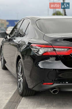 Седан Toyota Camry 2021 в 