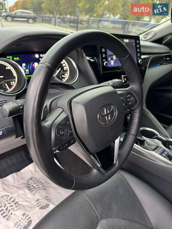 Седан Toyota Camry 2021 в Днепре