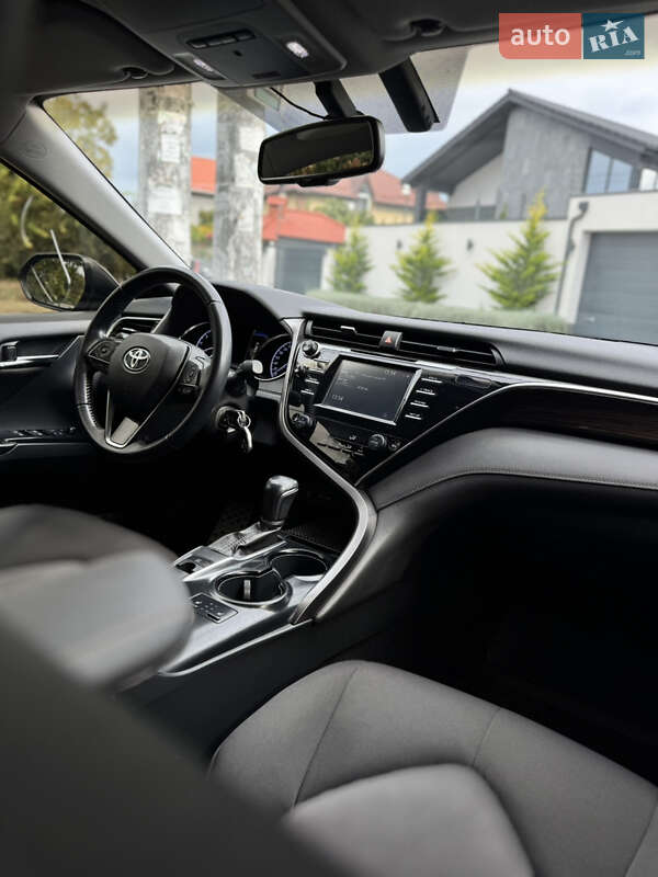 Седан Toyota Camry 2018 в Києві