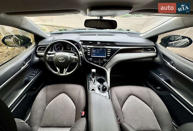 Седан Toyota Camry 2018 в Києві