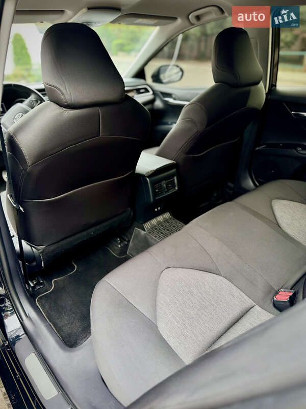 Седан Toyota Camry 2018 в Києві