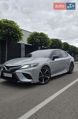 Седан Toyota Camry 2019 в Киеве