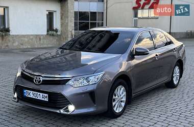 Седан Toyota Camry 2016 в Львові