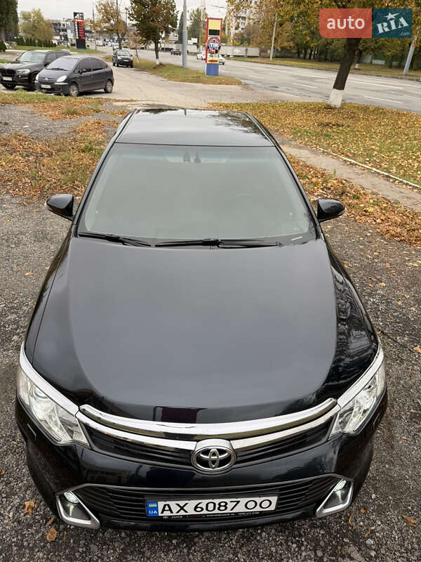 Седан Toyota Camry 2016 в Харкові