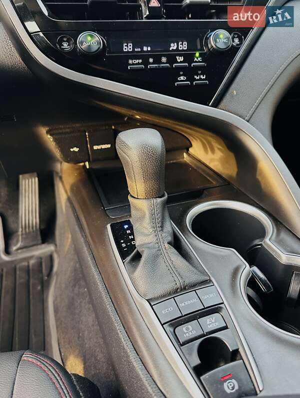 Седан Toyota Camry 2022 в Полтаве