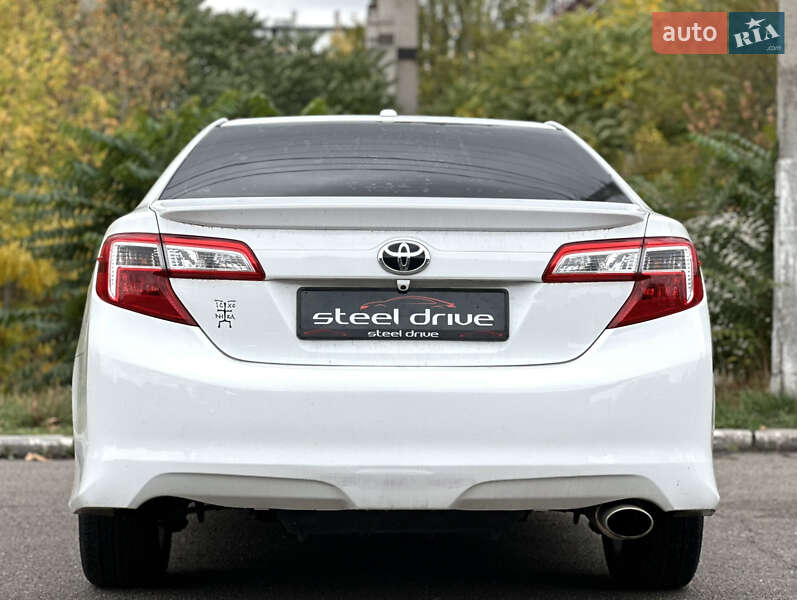 Седан Toyota Camry 2013 в Миколаєві