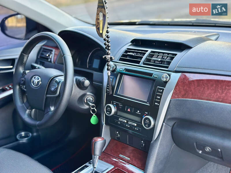 Седан Toyota Camry 2013 в Сумах
