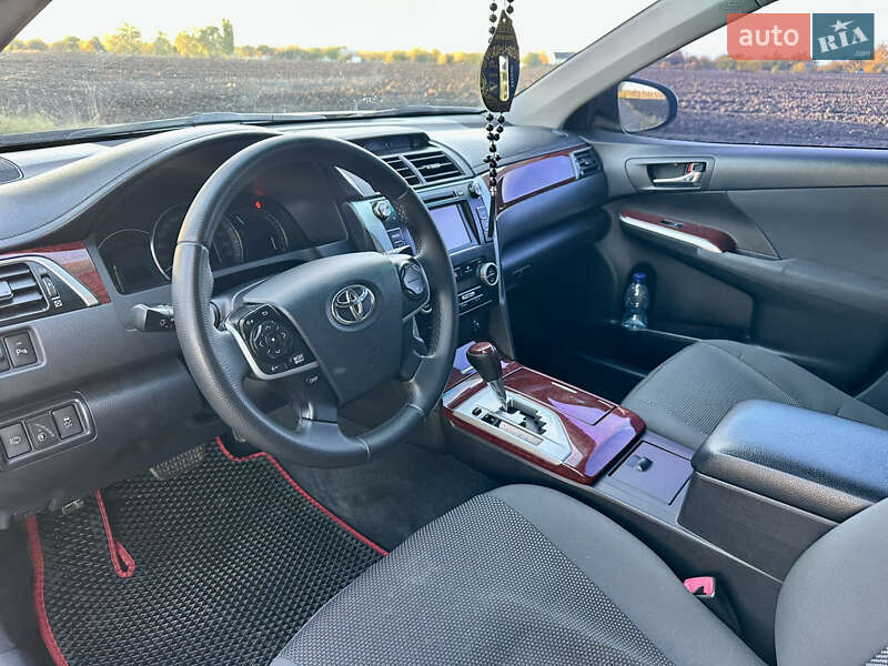 Седан Toyota Camry 2013 в Сумах