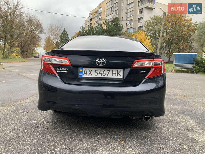 Седан Toyota Camry 2014 в Харькове