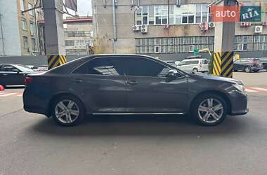 Седан Toyota Camry 2013 в 