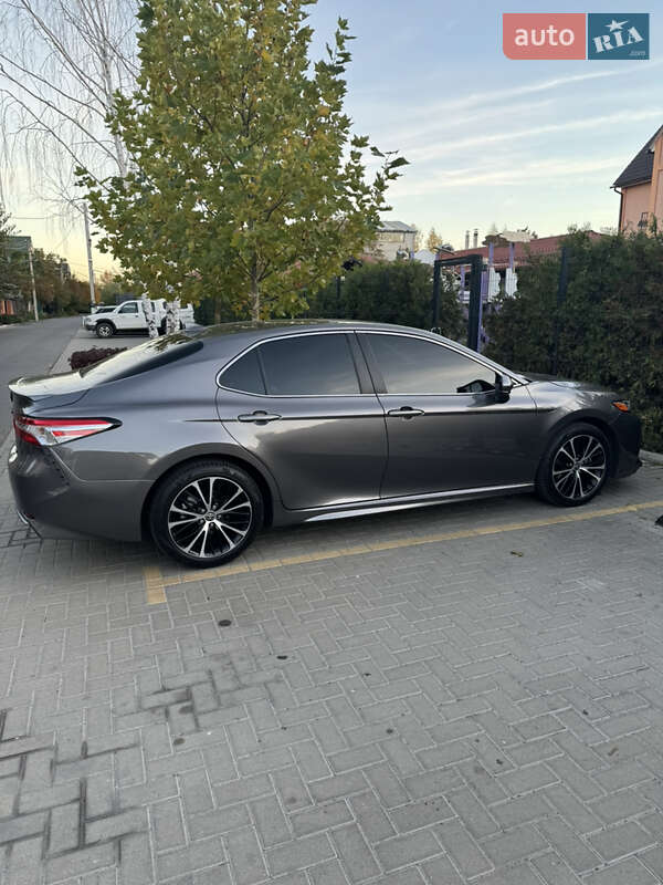 Седан Toyota Camry 2020 в Бучі