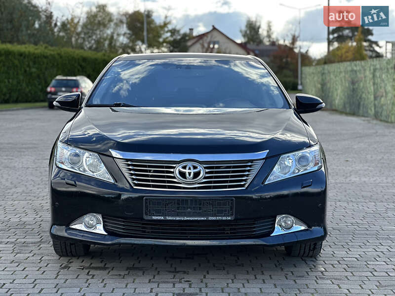 Седан Toyota Camry 2013 в Львове