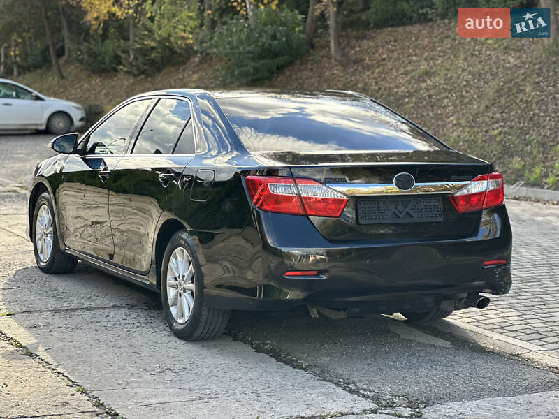 Седан Toyota Camry 2013 в Львове