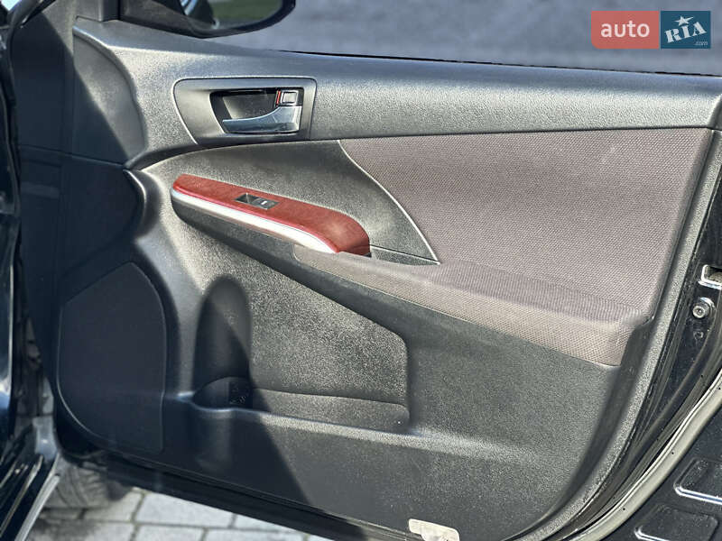 Седан Toyota Camry 2013 в Львове